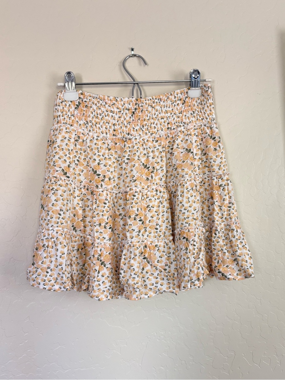 American Eagle Smocked Waist Floral Tiered Mini Skirt White Yellow NWT Small - Picture 2 of 7